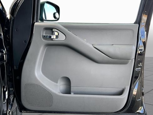 Used 2010 Nissan Frontier SE RWD image 21