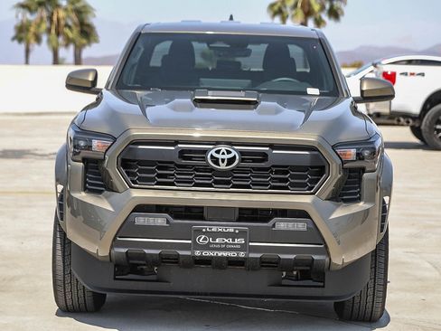 Used 2025 Toyota Tacoma TRD Sport AWD/4WD image 2