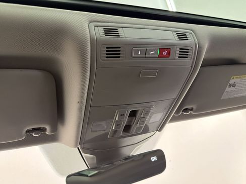 Used 2024 Volkswagen Jetta SE w/ Panoramic Sunroof Package FWD image 19