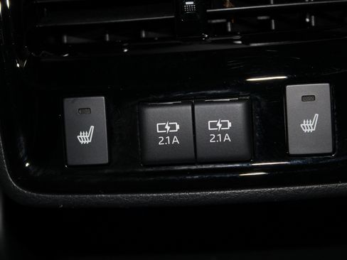 Used 2020 Toyota Avalon Limited image 19