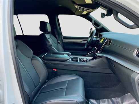 Used 2025 Jeep Wagoneer Series II image 30