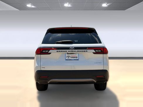 New 2026 Toyota Grand Highlander FWD image 10