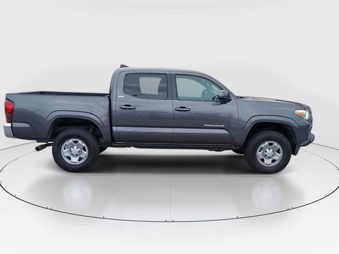 Used 2020 Toyota Tacoma SR5 RWD image 8