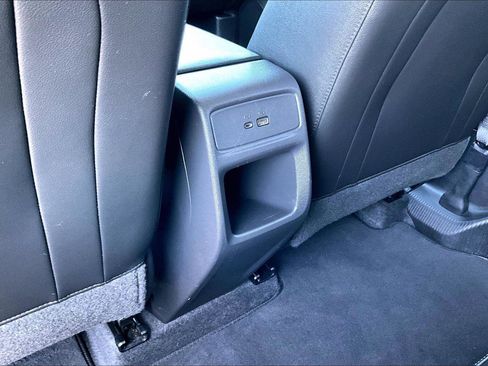 Used 2025 Chevrolet Trax LT FWD image 33