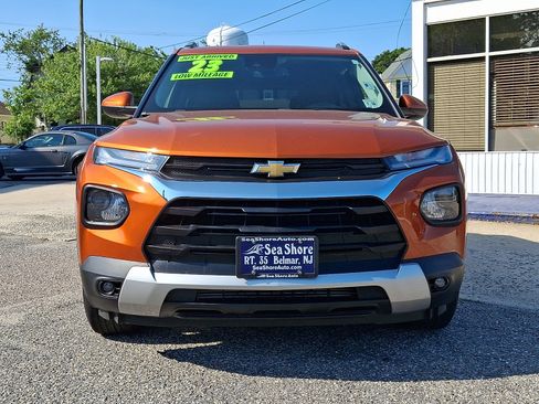 Used 2023 Chevrolet TrailBlazer LT w/ Convenience Package AWD/4WD image 2