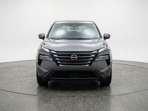 Used 2025 Nissan Rogue SV image 2