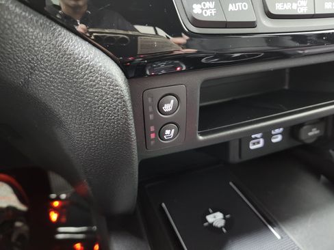 Used 2025 Honda Ridgeline Black Edition image 10