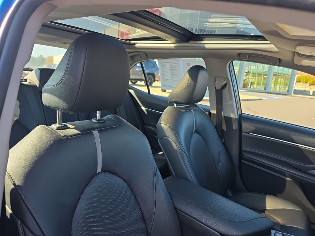 Used 2018 Toyota Camry XSE FWD image 9