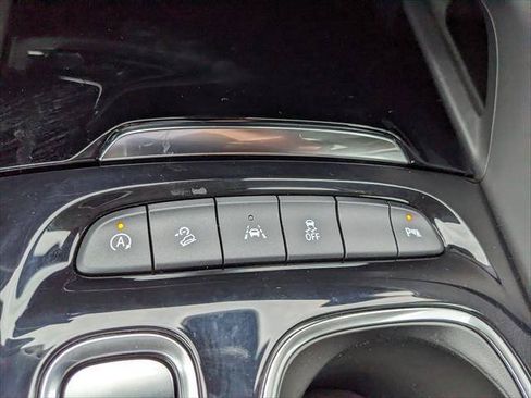 Used 2023 Buick Envision Essence AWD/4WD image 22