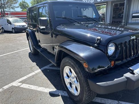 Used 2012 Jeep Wrangler Unlimited Sahara AWD/4WD image 14