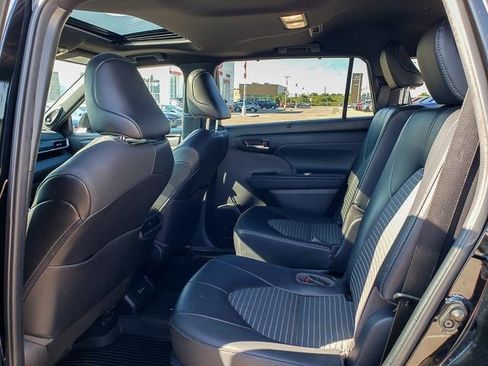 Used 2022 Toyota Highlander XSE image 22