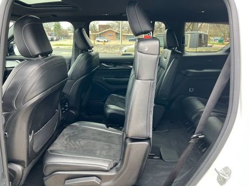 Used 2023 Jeep Grand Cherokee L Laredo image 6