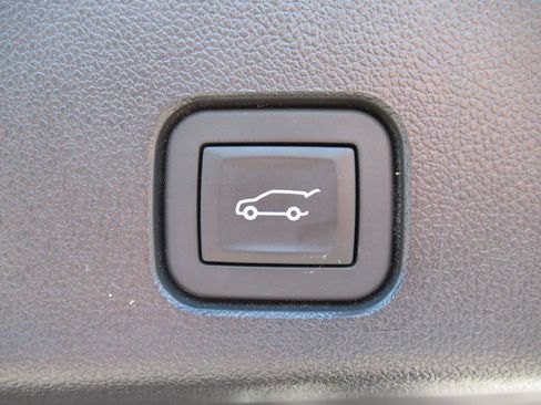 Used 2025 Chevrolet Traverse High Country FWD image 39