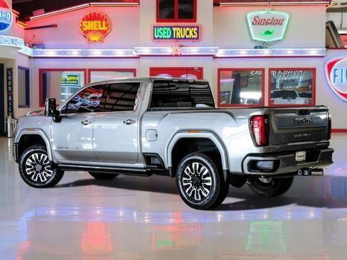 Used 2025 GMC Sierra 2500 Denali Ultimate AWD/4WD image 4