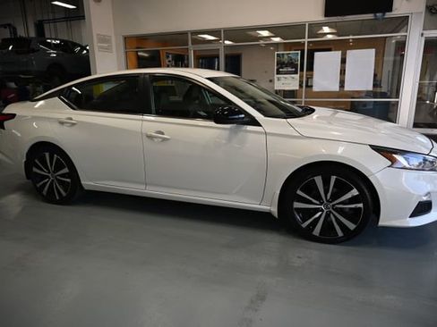Used 2020 Nissan Altima 2.5 SR FWD image 4