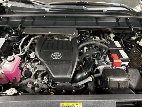 Used 2024 Toyota Highlander LE image 24