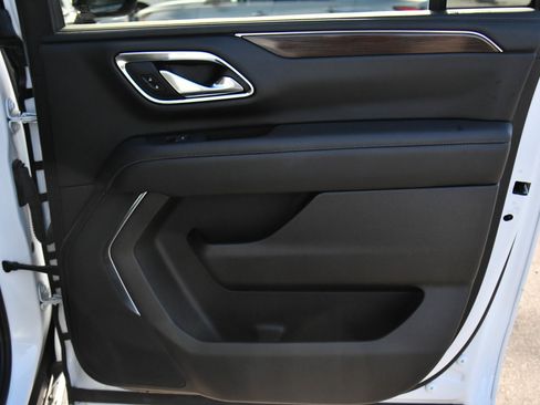 Used 2023 GMC Yukon XL SLE image 48