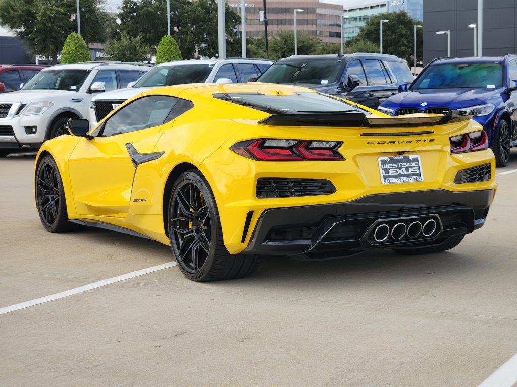 Used 2025 Chevrolet Corvette Z06 w/ Stealth Interior Trim Package RWD image 5