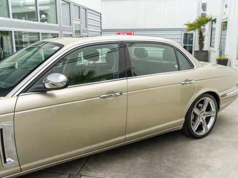 Used 2006 Jaguar XJ Vanden Plas Super V8 Portfolio RWD image 6
