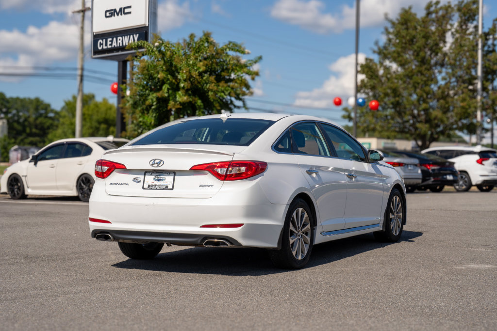 Used 2015 Hyundai Sonata Sport w/ Option Group 03 FWD image 7