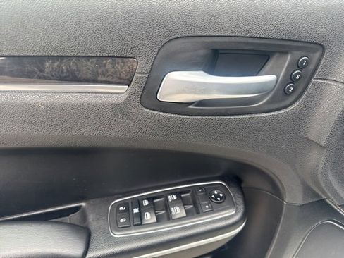 Used 2020 Chrysler 300 Limited image 19