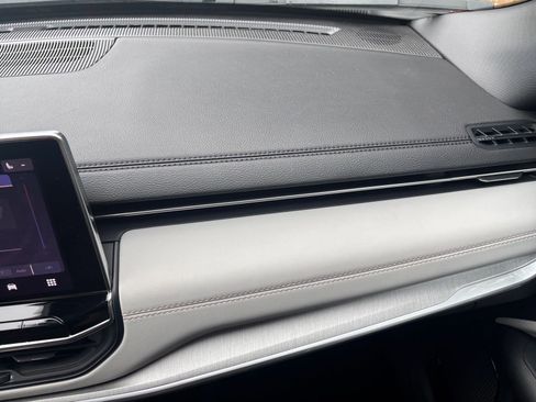 Used 2025 Jeep Compass Limited image 36