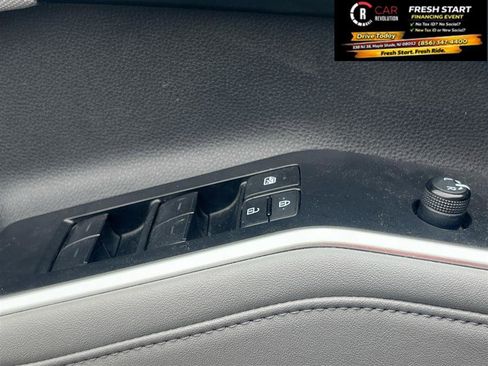 Used 2023 Toyota Highlander LE image 23