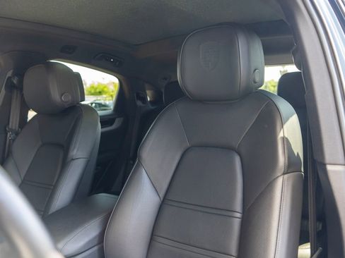 Certified 2025 Porsche Cayenne Coupe AWD/4WD image 4