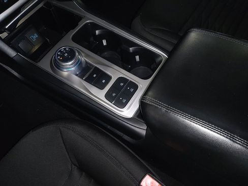 Used 2020 Ford Explorer XLT image 26