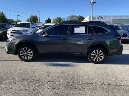Used 2025 Subaru Outback Premium image 4