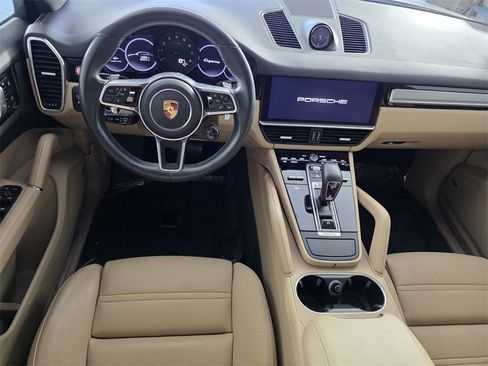 Used 2022 Porsche Cayenne Coupe image 13