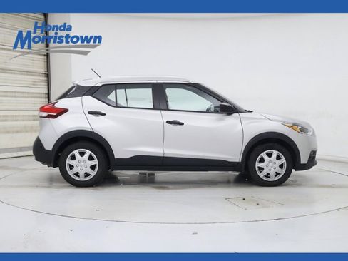 Used 2019 Nissan Kicks S image 1