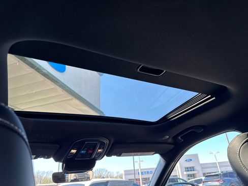 Used 2025 Jeep Grand Cherokee L Laredo image 9