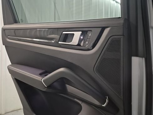 Used 2022 Porsche Cayenne S image 36