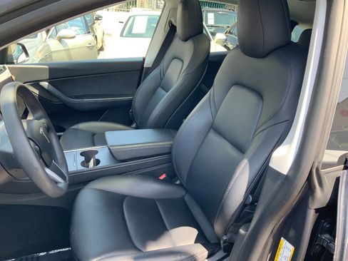 Used 2022 Tesla Model Y Long Range AWD/4WD image 17