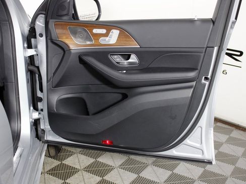 Used 2025 Mercedes-Benz GLS 450 GLS 450 image 32