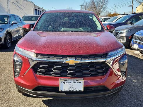 Used 2024 Chevrolet Trax LS w/ LS Convenience Package image 2
