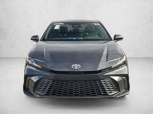 Used 2025 Toyota Camry SE FWD image 2