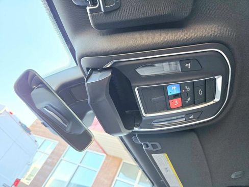 Used 2025 Jeep Grand Cherokee Limited image 32