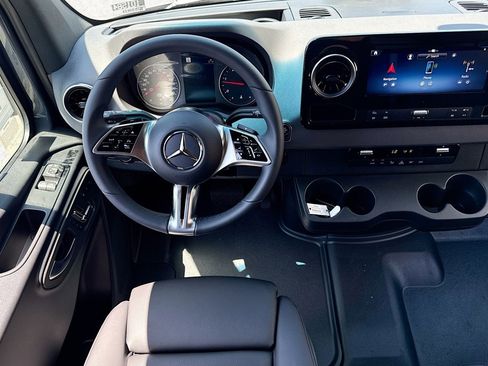 New 2025 Mercedes-Benz Sprinter 2500 image 18