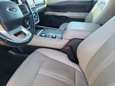 Used 2024 Ford Expedition Limited image 7
