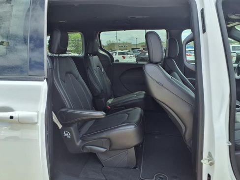 New 2026 Chrysler Pacifica Select w/ S Appearance Package FWD image 22