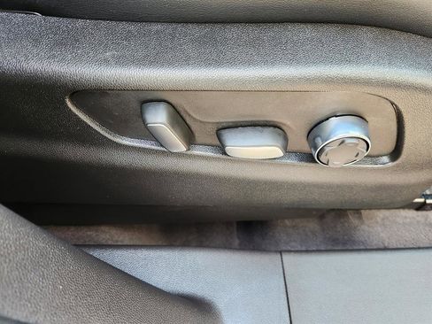 Used 2025 Cadillac XT4 Premium Luxury image 13