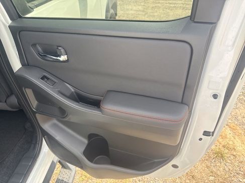 Used 2022 Nissan Frontier Pro-X RWD image 16