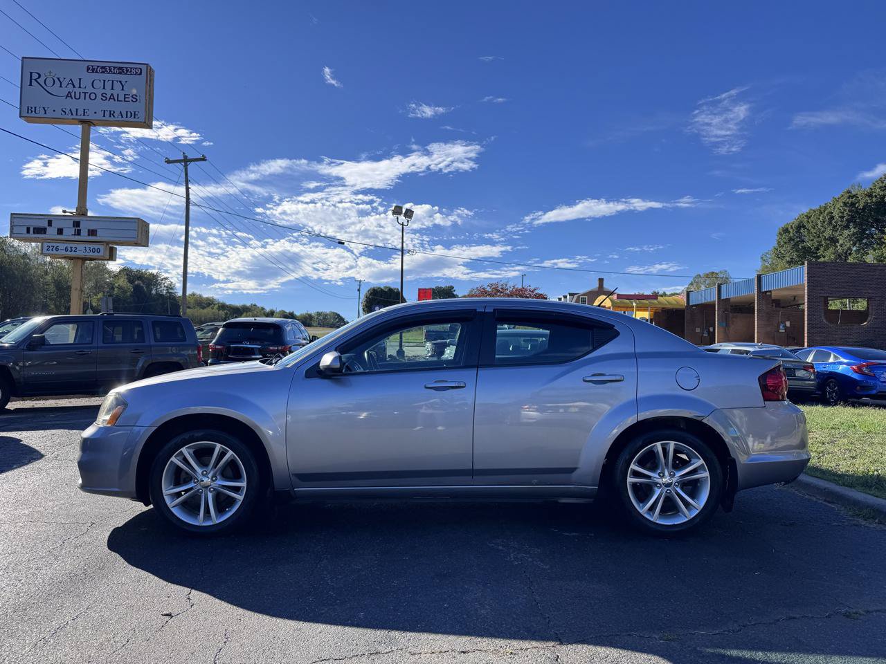 Used 2014 Dodge Avenger SXT w/ Rallye Appearance Group FWD image 8