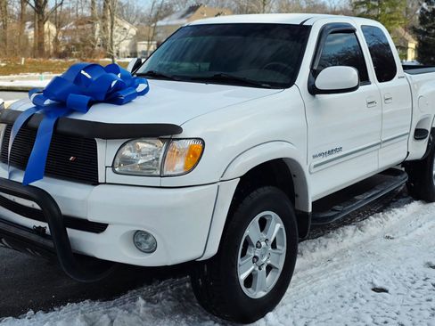 Used 2004 Toyota Tundra Limited w/ Towing Pkg image 1