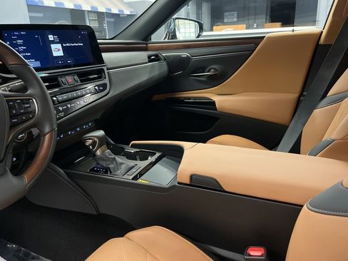 Used 2024 Lexus ES 350 Ultra Luxury w/ Accessory Package (Z2) image 22