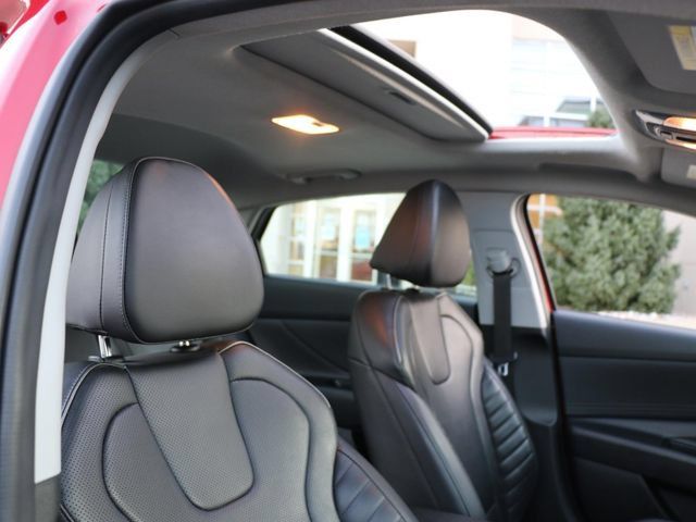 Used 2025 Hyundai Elantra Limited FWD image 5