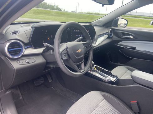 Used 2024 Chevrolet Trax LT FWD image 10