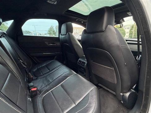Used 2016 Jaguar XF S RWD image 21